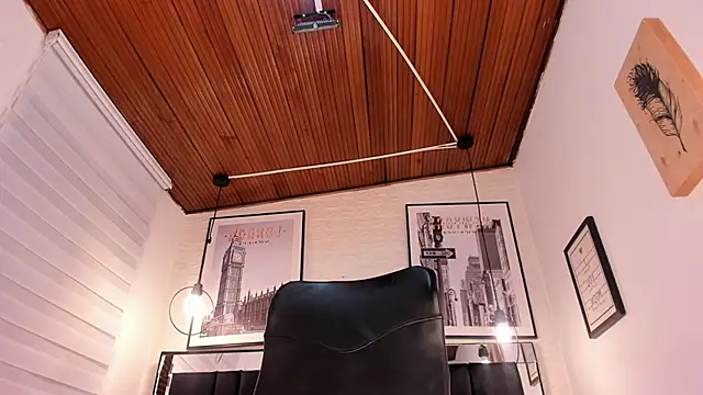 tylla  online show from 24, 9, 2025