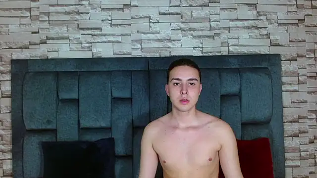 angel holguin22 online show from 8, 2, 2025