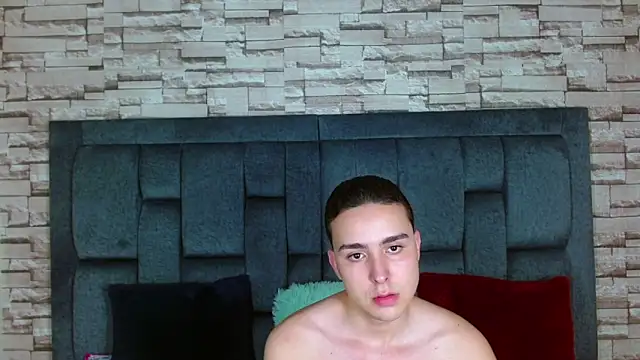 angel holguin22 online show from 8, 2, 2025