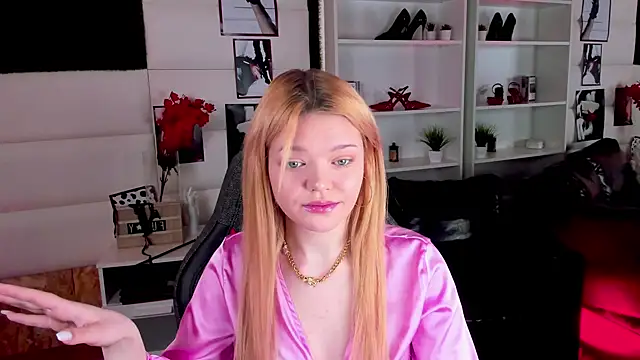 Snapshot of AdeleCartier chatting on 26, 2, 2025 AdeleCartier online show from 26, 2, 2025