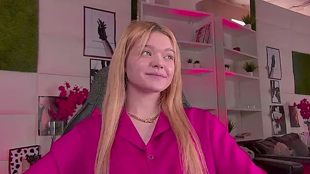 Snapshot of AdeleCartier chatting on 3, 3, 2025 AdeleCartier online show from 3, 3, 2025