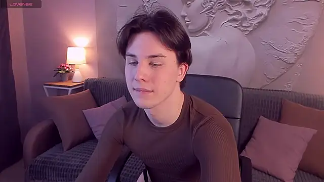 AdrianoAubert online show from 9, 3, 2025