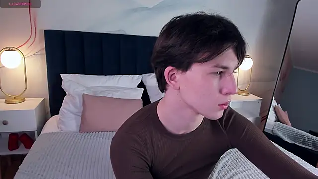 AdrianoAubert online show from 10, 3, 2025