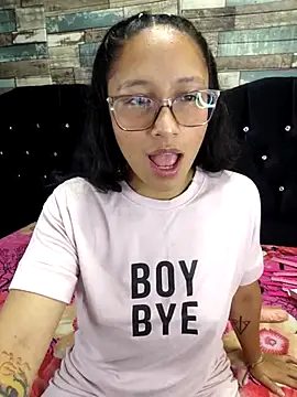 Snapshot of isabella_beauty_01 chatting on 4, 3, 2025 isabella beauty 01 online show from 4, 3, 2025