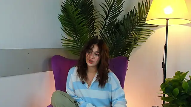 Snapshot of PortiaBellew chatting on 7, 2, 2025 PortiaBellew online show from 7, 2, 2025