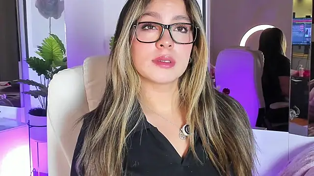 Cloee Rainbow1 online show from 16, 5, 2026