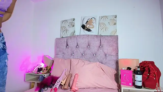 Skye Moore online show from 23, 2, 2026