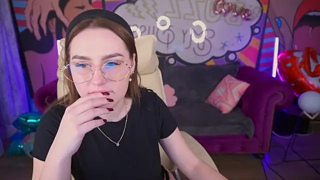 Snapshot of DivineJass chatting on 21, 2, 2025 DivineJass online show from 21, 2, 2025