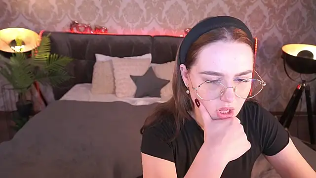 Snapshot of DivineJass chatting on 27, 2, 2025 DivineJass online show from 27, 2, 2025