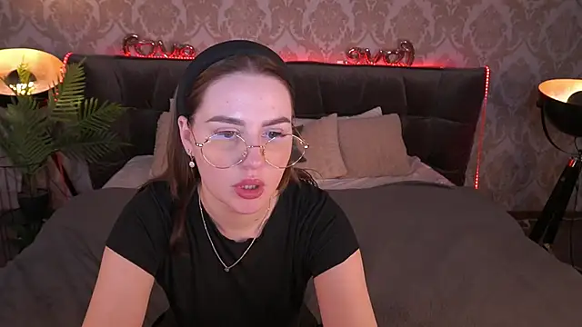 Snapshot of DivineJass chatting on 27, 2, 2025 DivineJass online show from 27, 2, 2025