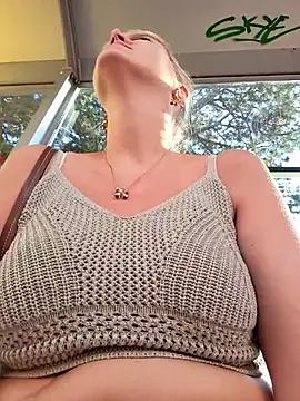 Snapshot of Sexybiene969 chatting on 8, 9, 2025 Sexybiene969 online show from 8, 9, 2025