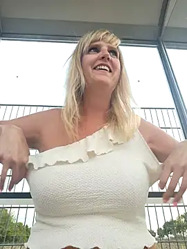 Snapshot of Sexybiene969 chatting on 22, 9, 2025 Sexybiene969 online show from 22, 9, 2025