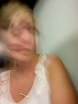 Snapshot of Sexybiene969 chatting on 5, 10, 2025 Sexybiene969 online show from 5, 10, 2025