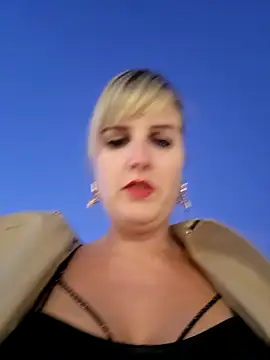 Snapshot of Sexybiene969 chatting on 13, 10, 2025 Sexybiene969 online show from 13, 10, 2025