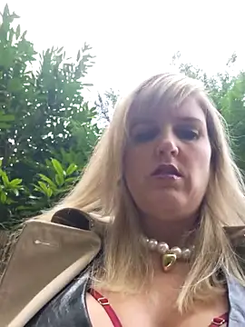 Snapshot of Sexybiene969 chatting on 22, 10, 2025 Sexybiene969 online show from 22, 10, 2025