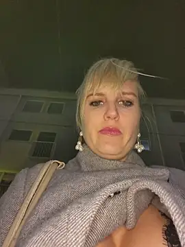 Snapshot of Sexybiene969 chatting on 6, 11, 2025 Sexybiene969 online show from 6, 11, 2025