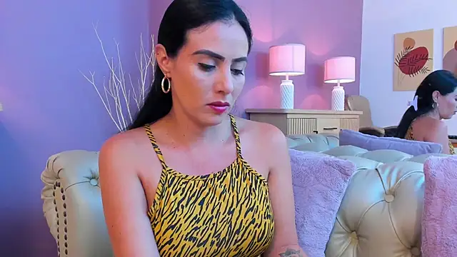 scarlet edwars online show from 18, 2, 2025