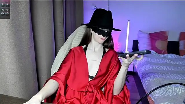 Snapshot of holyharlot chatting on 12, 3, 2025 holyharlot online show from 12, 3, 2025