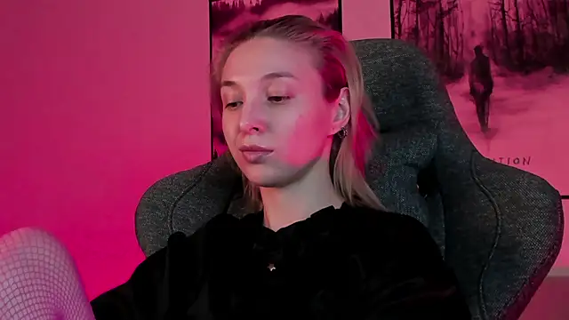 Snapshot of PhilippaAdamas chatting on 7, 3, 2025 PhilippaAdamas online show from 7, 3, 2025