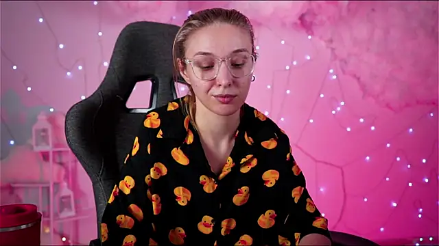 Snapshot of PhilippaAdamas chatting on 8, 3, 2025 PhilippaAdamas online show from 8, 3, 2025