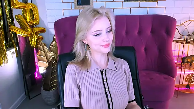 LeonaStane online show from 16, 10, 2025