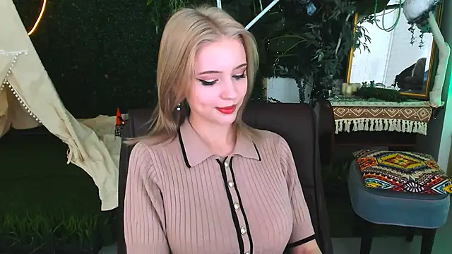 LeonaStane online show from 3, 12, 2025