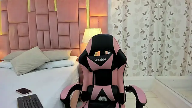 ArianaFranco online show from 25, 11, 2025