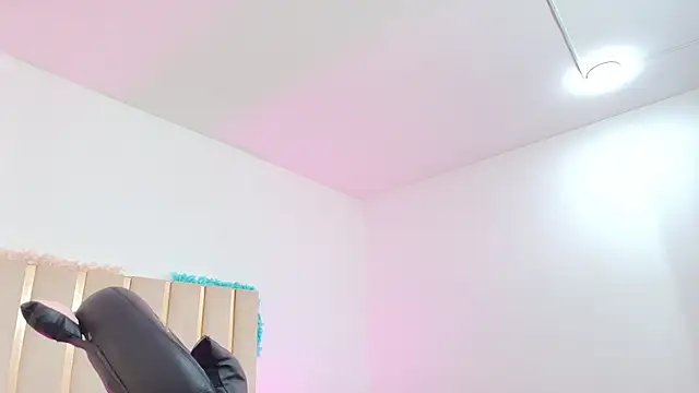 Snapshot of Gaby_tay1 chatting on 11, 3, 2025 Gaby tay1 online show from 11, 3, 2025