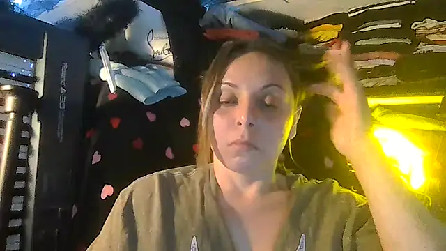Snapshot of ShysluutGia chatting on 7, 7, 2026 ShysluutGia online show from 7, 7, 2026