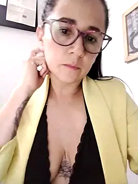 Snapshot of Alanna_11 chatting on 6, 3, 2025 Alanna 11 online show from 6, 3, 2025