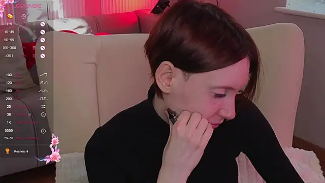 Snapshot of JoYung chatting on 4, 10, 2025 JoYung online show from 4, 10, 2025