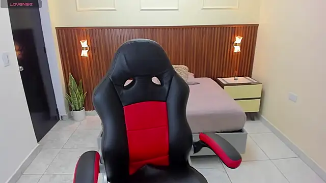 MELINAMARTINS online show from 24, 11, 2025