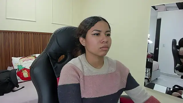 MELINAMARTINS online show from 4, 12, 2025