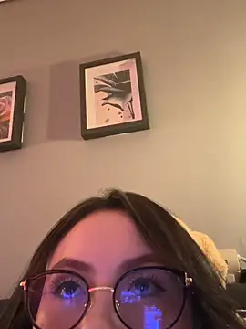 ValentinaOrtiz3 online show from 22, 4, 2026