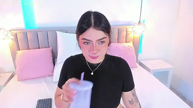 Snapshot of isolari_ chatting on 3, 1, 2025 isolari online show from 3, 1, 2025