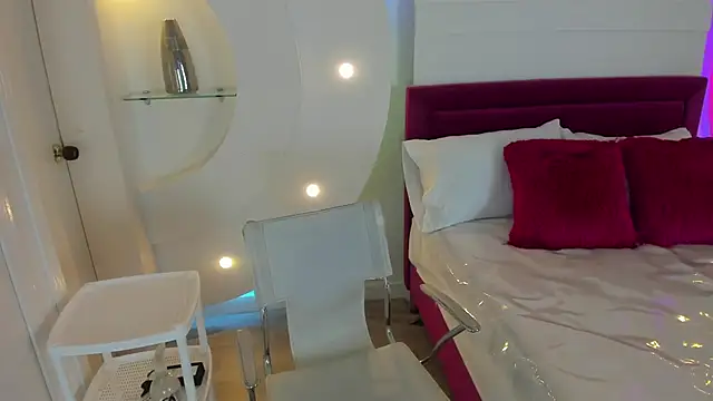 Snapshot of isolari_ chatting on 10, 2, 2025 isolari online show from 10, 2, 2025