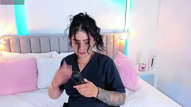 Snapshot of isolari_ chatting on 14, 2, 2025 isolari online show from 14, 2, 2025