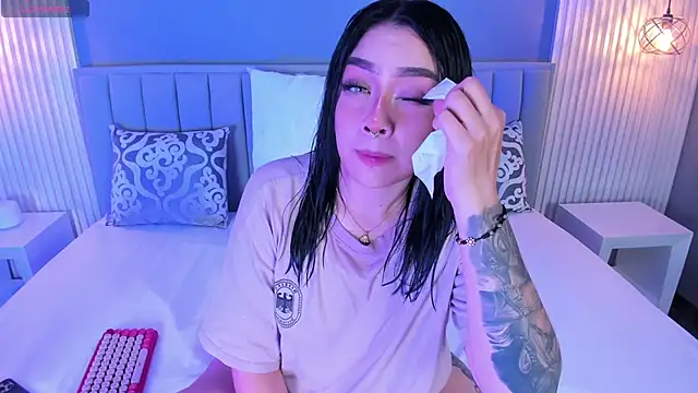 Snapshot of isolari_ chatting on 9, 3, 2025 isolari online show from 9, 3, 2025