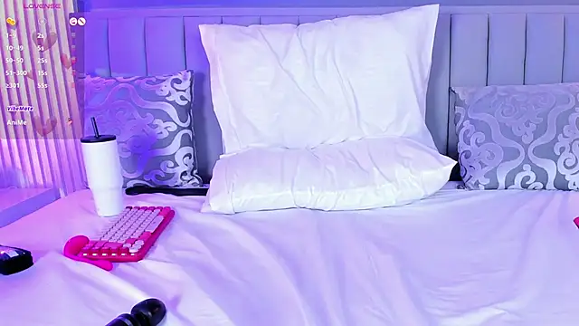 Snapshot of isolari_ chatting on 23, 3, 2025 isolari online show from 23, 3, 2025