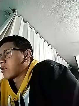 Snapshot of Luiyi1997 chatting on 9, 3, 2025 Luiyi1997 online show from 9, 3, 2025