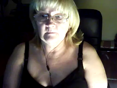 Snapshot of Violet5364 chatting on 8, 11, 2025 Violet5364 online show from 8, 11, 2025