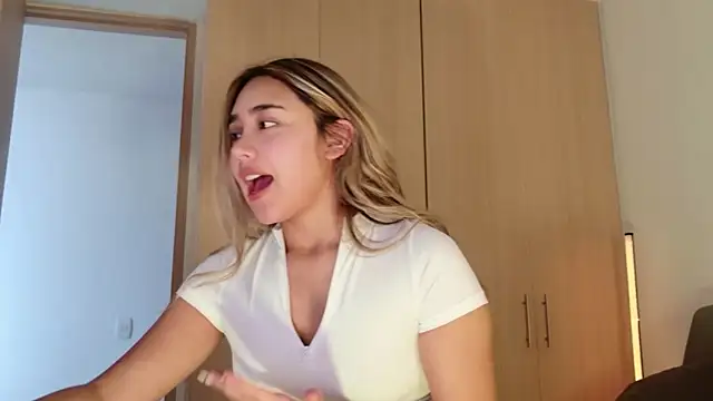 Hornyholly   online show from 29, 5, 2026