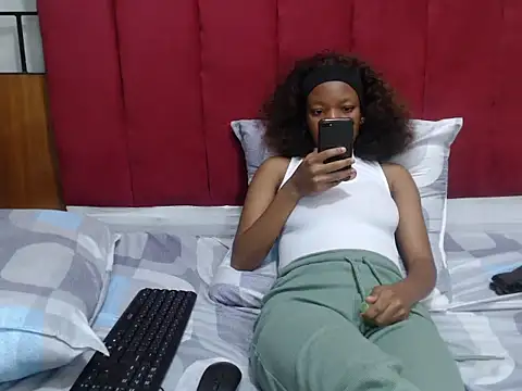 Snapshot of ComeHaveaTask chatting on 18, 2, 2025 ComeHaveaTask online show from 18, 2, 2025