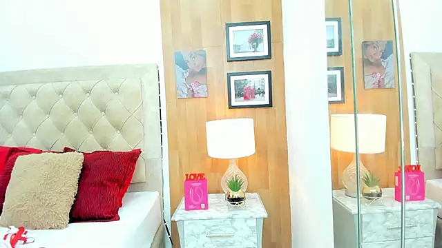 Snapshot of KimberlyBigBoobs chatting on 29, 10, 2025 KimberlyBigBoobs online show from 29, 10, 2025