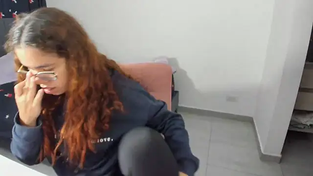 Greciaruiz  online show from 24, 11, 2025