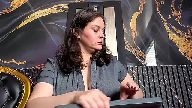 Snapshot of AmandaKovich chatting on 4, 2, 2026 AmandaKovich online show from 4, 2, 2026