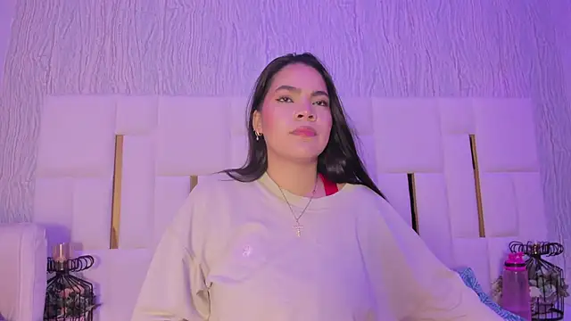 hillary uckerman  online show from 28, 10, 2025