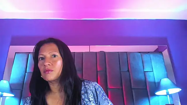 Aisha Nowak online show from 7, 3, 2025