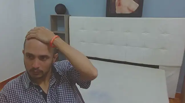 JhonTorres018 online show from 28, 2, 2025