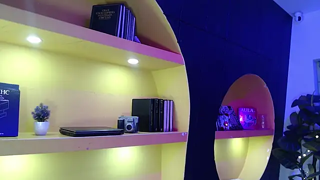 AnahisBennett online show from 10, 4, 2026